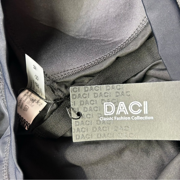 DACI women’s black long sleeve front half zip rashguard surfsuit NWT - Picture 14 of 16